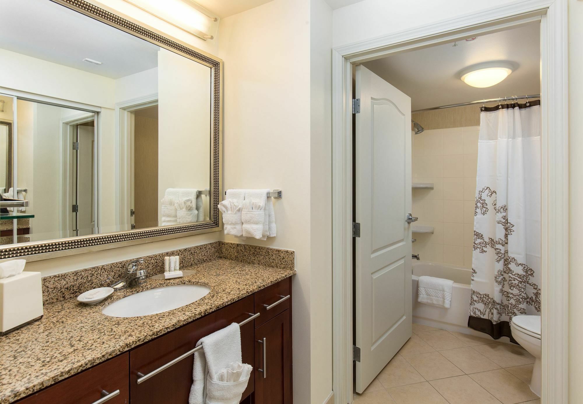 Residence Inn By Marriott Springfield Old Keene Mill מראה חיצוני תמונה
